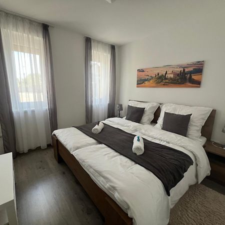 Sophia Apartman Goedoello Esterno foto