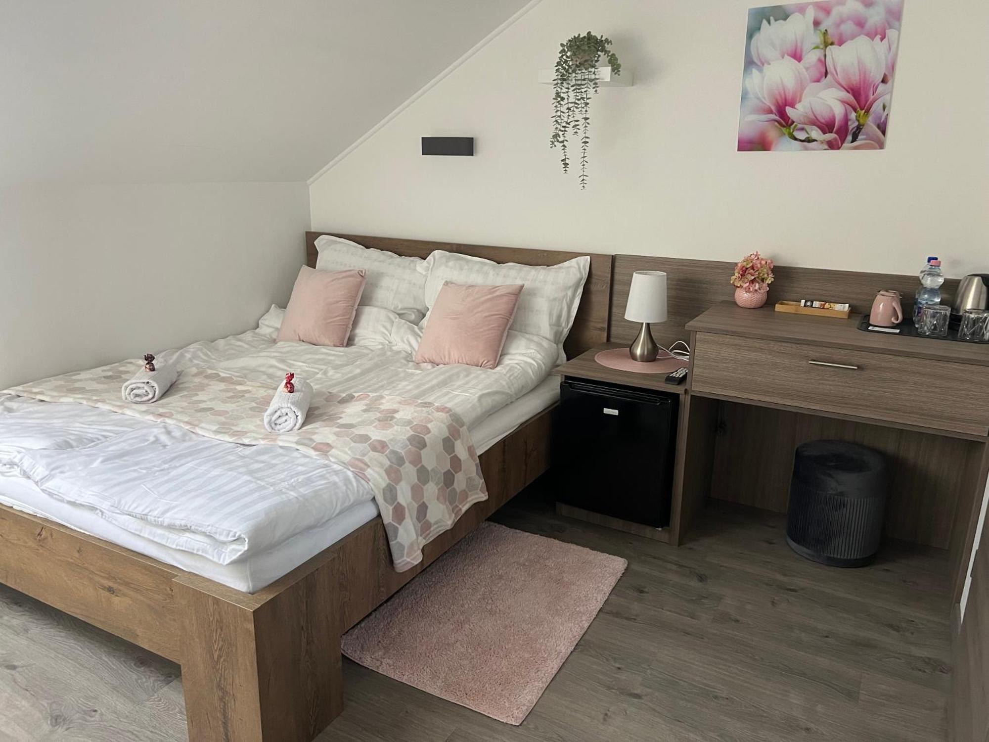 Sophia Apartman Goedoello Esterno foto
