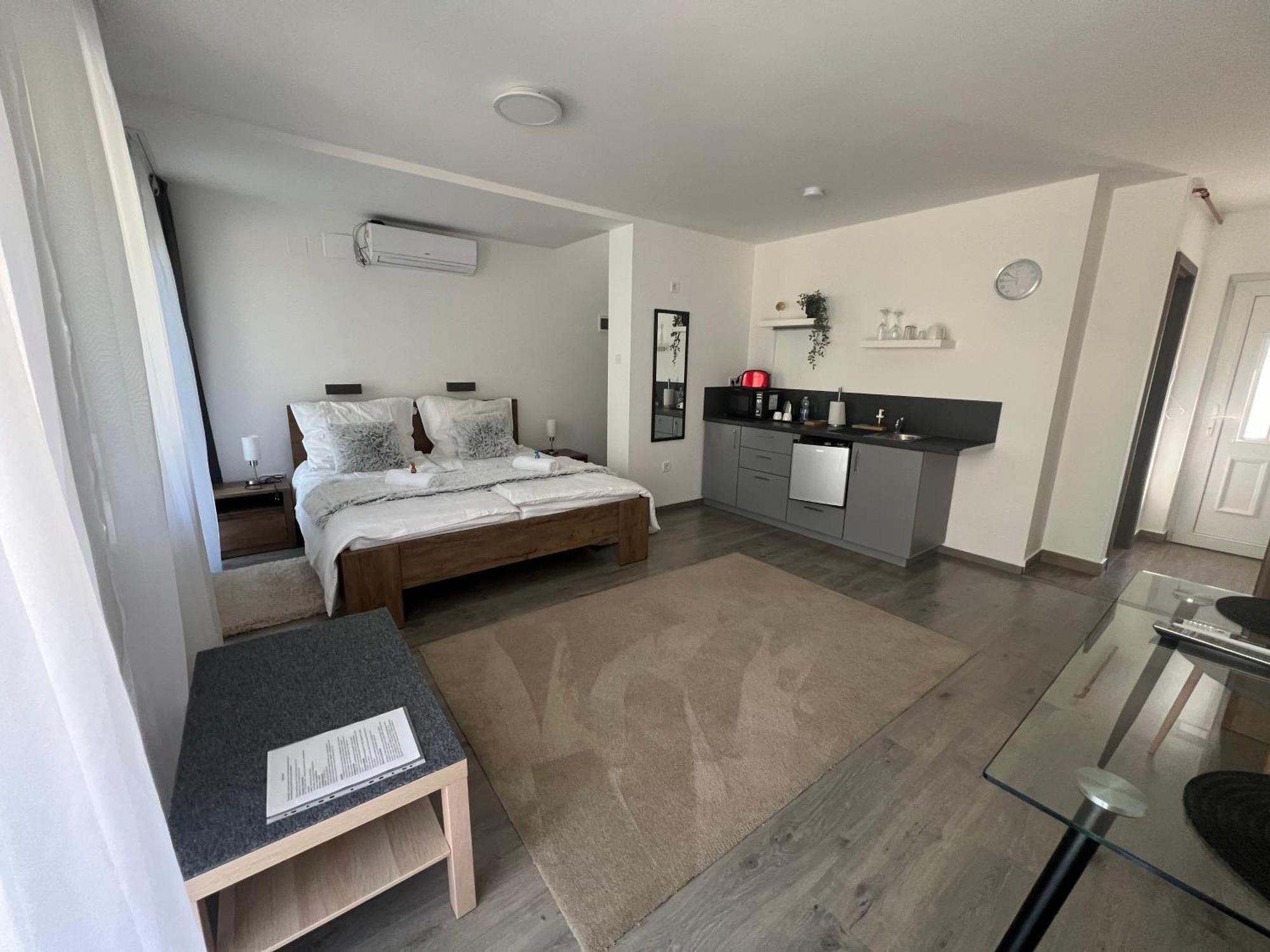 Sophia Apartman Goedoello Esterno foto
