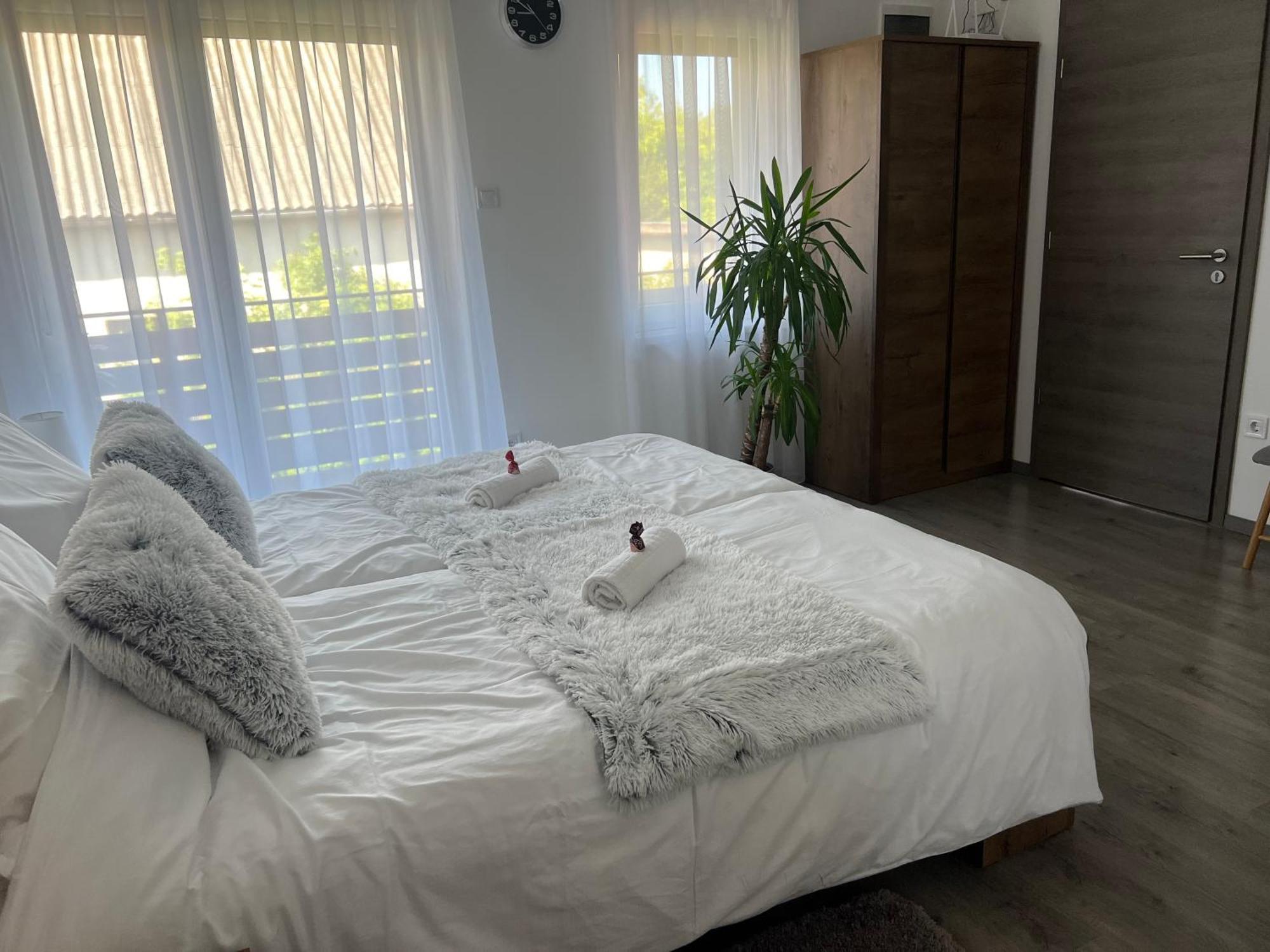 Sophia Apartman Goedoello Esterno foto