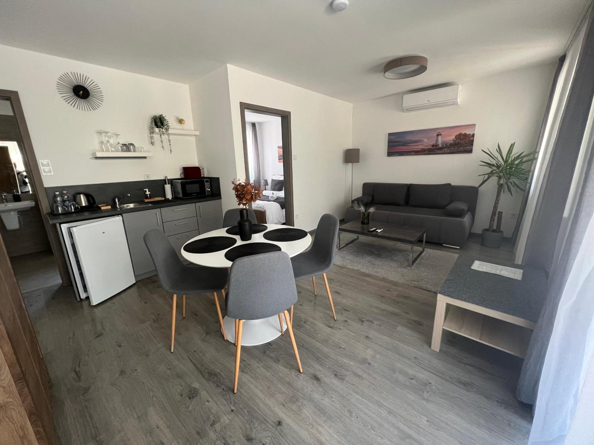 Sophia Apartman Goedoello Esterno foto